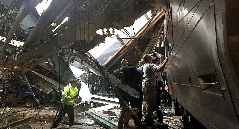 Tren chocó en una estación de Nueva Jersey y dejó al menos 1 muerto y 114 heridos (foto 1)