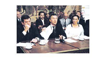 ámbito.com | Mauricio Macri ayer junto a Gabriela Michetti y el ministro de Seguridad, Guillermo Montenegro, tras ser indagado, brindó una conferencia de prensa en el Salón Blanco del palacio comunal.