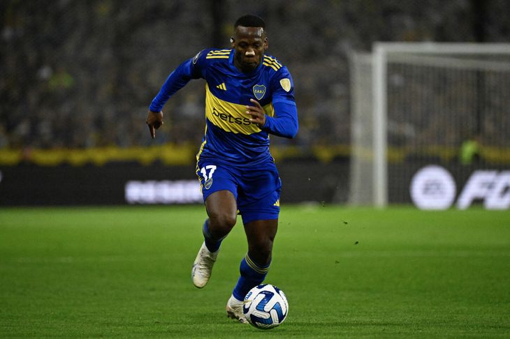 Luis Advìncula es la primera opción como lateral derecho de boca. Sin embargo, ante la partida de Marcelo Weigandt a Inter Miami, el juvenil Dylan Gorosito podría ir al banco de suplentes el miércoles ante Nacional de Potosí, cuando Boca debute en la Sudamerciana. Luis Advìncula es la primera opción como lateral derecho de boca. Sin embargo, ante la partida de Marcelo Weigandt a Inter Miami, el juvenil Dylan Gorosito podría ir al banco de suplentes el miércoles ante Nacional de Potosí, cuando Boca debute en la Sudamerciana.