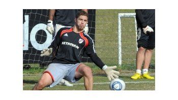 El arquero de River, Juan Pablo Carrizo, durante la práctica del plantel Millonario realizada en el predio que poseen en Ezeiza.