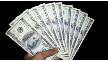 La propuesta de dolarización en Argentina es un camino lleno de riesgos y consecuencias negativas.&nbsp;