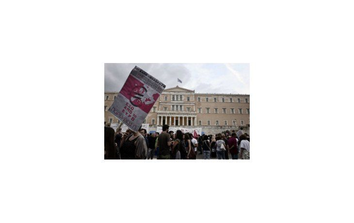 Marcharon en Atenas opositores a medidas de austeridad