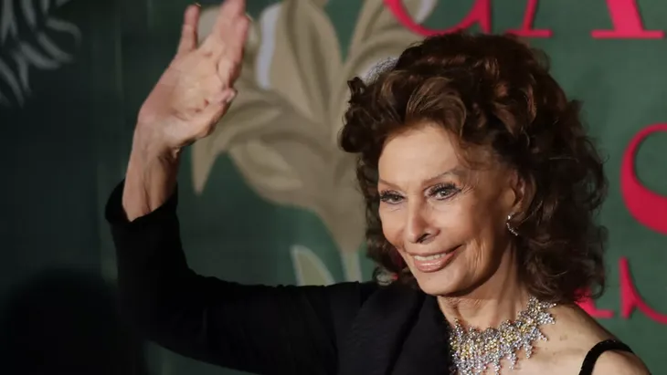 Nace en 1934 Sophia Loren, icónica actriz italiana de cine.