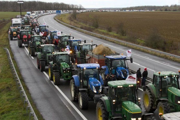 Los agricultores franceses se sumaron a las protestas que están sacudiendo a todo Europa.
