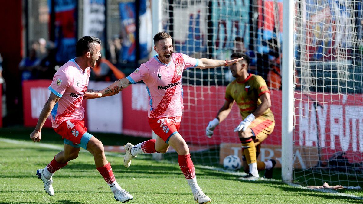 Arsenal began to say goodbye to First Division with a victory that leaves Colón in relegation