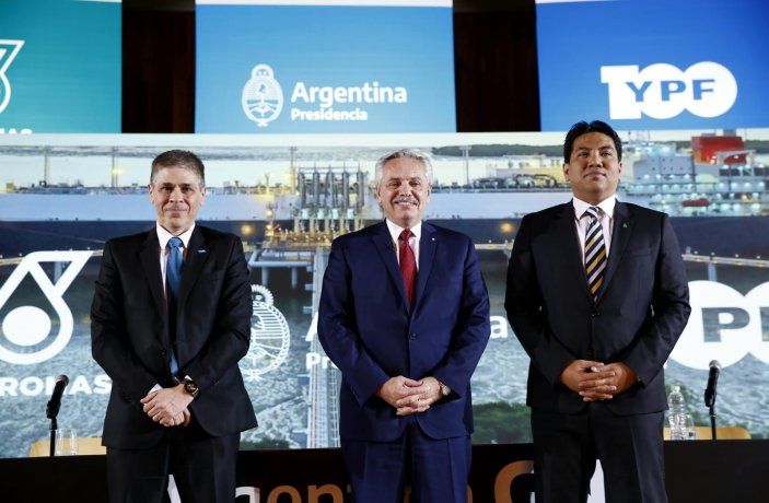 Alberto Fernández calificó a acuerdo YPF-Petronas como un instante  fundacional para la Argentina