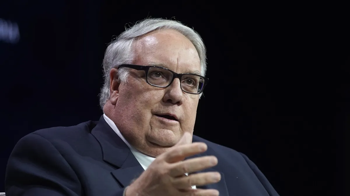 He is the son of one of the richest men in the world, Colombia met for Shakira and fell in love with the South American country: this is Howard Buffet