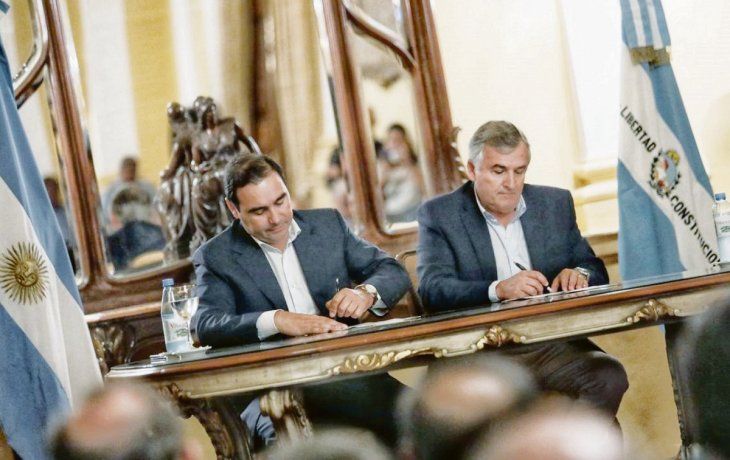 Avanzada. Vald&eacute;s y Morales, durante la r&uacute;brica del convenio en tierra correntina. &ldquo;Hace dos a&ntilde;os comenzamos a abrir puertas para la producci&oacute;n de cannabis con fines medicinales y cient&iacute;ficos&rdquo;, sostuvo el mandatario juje&ntilde;o.