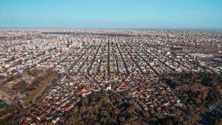 Vista aérea de parte del Paque Saavedra y la geografía oval de este punto del norte de CABA próximo con la Avenida General Paz Vista aérea de parte del Paque Saavedra y la geografía oval de este punto del norte de CABA próximo con la Avenida General Paz