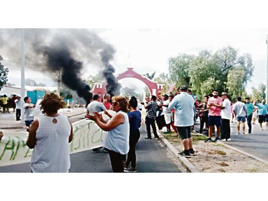 malestar. La muerte de Emanuel Garay desató una marcha a la Escuela de Policía. Ayer fueron inhumados los restos del cadete.