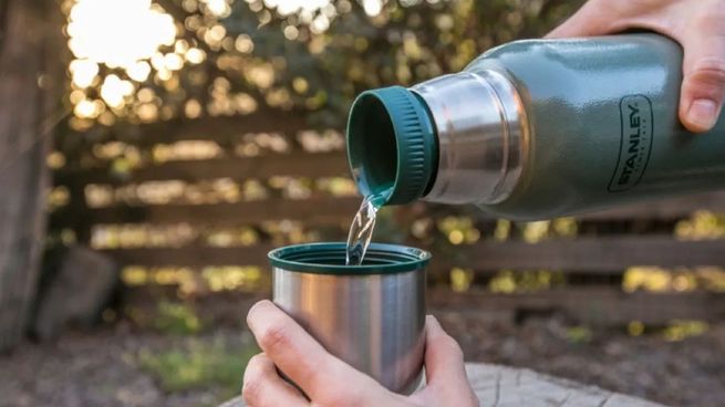 &nbsp;Un termo limpio es fundamental para conservar líquidos calientes como agua, café o mate. Con el uso diario, es común que se acumulen residuos y malos olores.