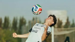 Julián Álvarez se entrenó el miércoles en el gimnasio junto a uno de los fisioterapeutas del plantel. Julián Álvarez se entrenó el miércoles en el gimnasio junto a uno de los fisioterapeutas del plantel.