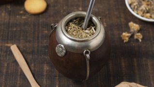 Cuáles son los beneficios de ponerle coco rallado al mate.
