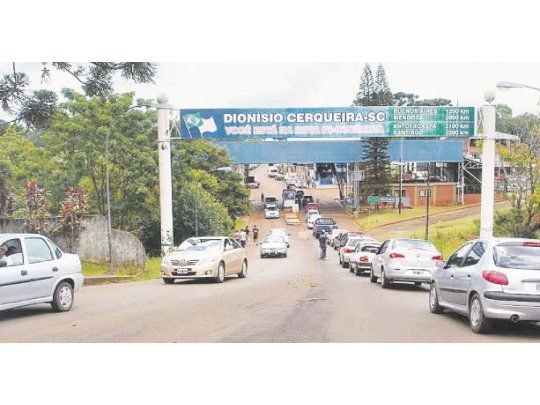 El último fin de semana, las localidades de San Javier, Alba Posse y Bernardo Irigoyen en Misiones se vieron colapsadas de vehículos que intentaban cruzar hacia Brasil.