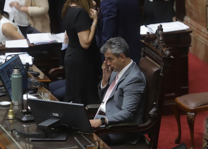 El revés legislativo expuso diferencias y desorden en la dinámica política del oficialismo. El revés legislativo expuso diferencias y desorden en la dinámica política del oficialismo.