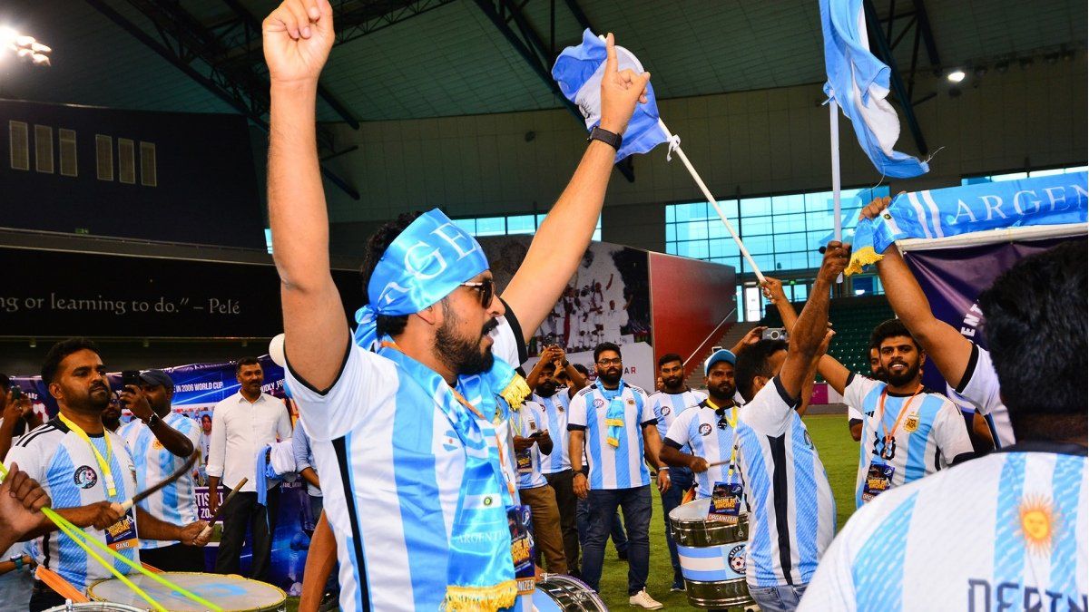 On the way to the final: the last airline flight departed for Qatar with Argentine fans