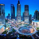 La experiencia académica impulsada por UCEMA y la Fundación ICBC propone una inmersión en el ecosistema económico chino para analizar de primera mano el funcionamiento de sus centros financieros, industriales y tecnológicos. La experiencia académica impulsada por UCEMA y la Fundación ICBC propone una inmersión en el ecosistema económico chino para analizar de primera mano el funcionamiento de sus centros financieros, industriales y tecnológicos.