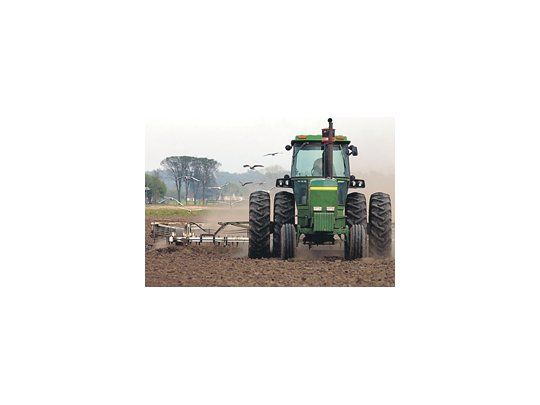 El año 2010 terminará con ventas récord de maquinaria agrícola, que sumaron u$s 1.380 millones, de los cuales u$s 840 millones corresponden a máquinas producidas en el país.