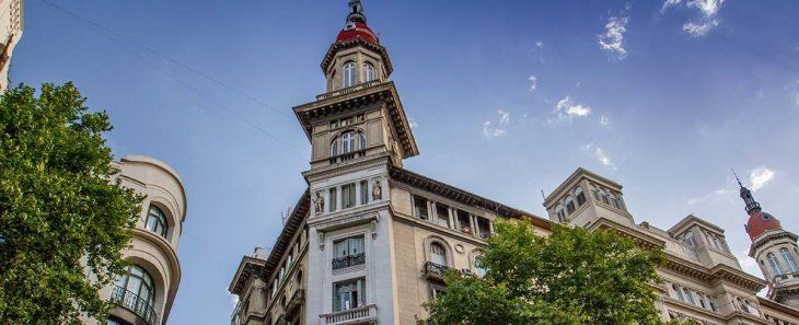 Famosos por sus cúpulas simétricas que se aprecian a simple vista desde la calle Famosos por sus cúpulas simétricas que se aprecian a simple vista desde la calle