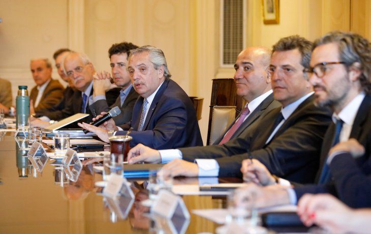 Con Alberto y Massa el Gabinete analizó el nivel de reservas y medidas para recomponer salarios.