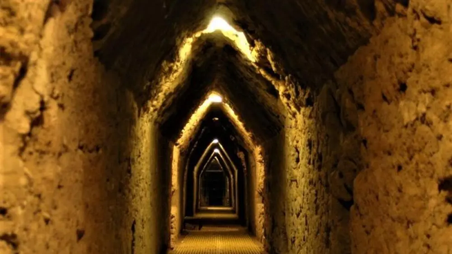 Los túneles de la pirámide de Cholula.