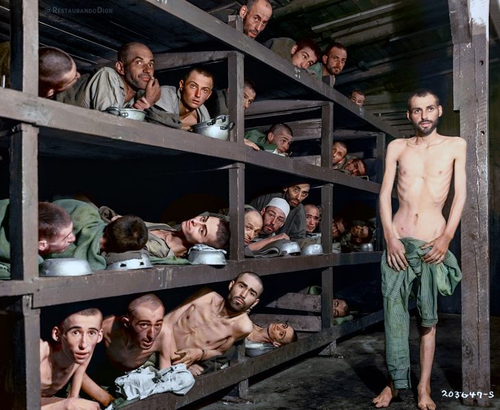 Prisioneros del campo de concentración de Buchenwald, en una de las imágenes más difundidas del Holocausto. Prisioneros del campo de concentración de Buchenwald, en una de las imágenes más difundidas del Holocausto.