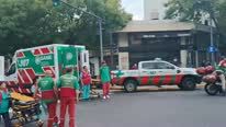 El SAME, Bomberos de la Ciudad y la Policía de la Ciudad trabajan en el incendio. @luisgrimaldi9 en X.