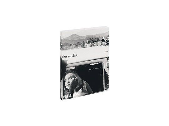 El libro resume en 200 fotos tomadas por grandes fotógrafos el duro rodaje del film con Marilyn, Clark Gable y Montgomery Clift.