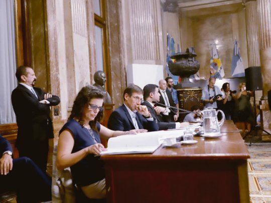 Clave. La senadora salteña Cristina Fiore (interbloque federal) se sumó al antimacrismo y firmó en contra de tres DNU, entre los que se encontraba el de extinción de dominio.