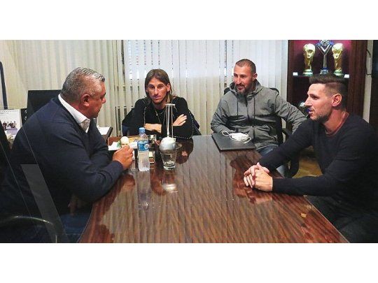 Baccecece, Diez y Bressan se juntaron con Tapia para acordar la baja del vínculo (Foto: @Argentina).