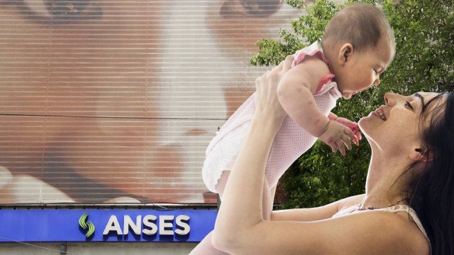 La Asignación Universal por Hijo (AUH) y Sistema Único de Asignaciones Familiares (SUAF) son diferentes prestaciones que ofrece la ANSES.