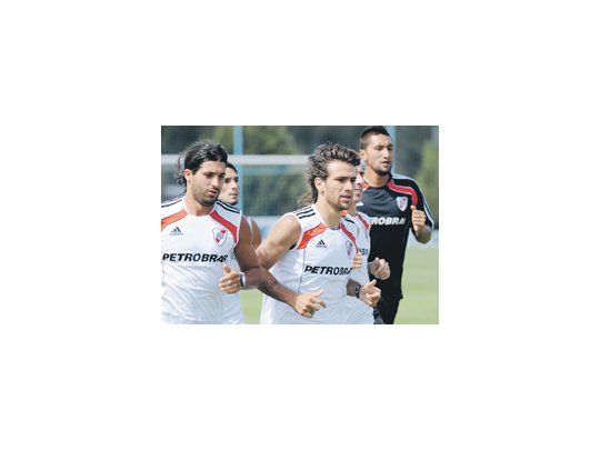 Leonardo Ponzio, que encabeza el pelotón de River, no podrá jugar la primera fecha del Nacional B ante Almirante Brown.