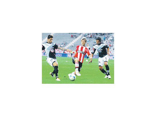 «La Gata» arrastraba un síndrome meniscal en la rodilla izquierda y un golpe que recibió ante All Boys habría agravado la lesión. Mañana será operado y recién volvería para la pretemporada.