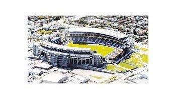 La ciudad de Christchurch sufrió un terremoto, por lo que los organizadores decidieron que los siete partidos del Mundial que se iban a jugar en el AMI Stadium no se realicen ahí.