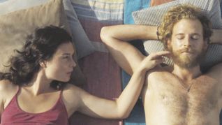 El tiempo que te doy. La serie española (Netflix) tiene capítulos de 11 minutos donde saltan presente y pasado.