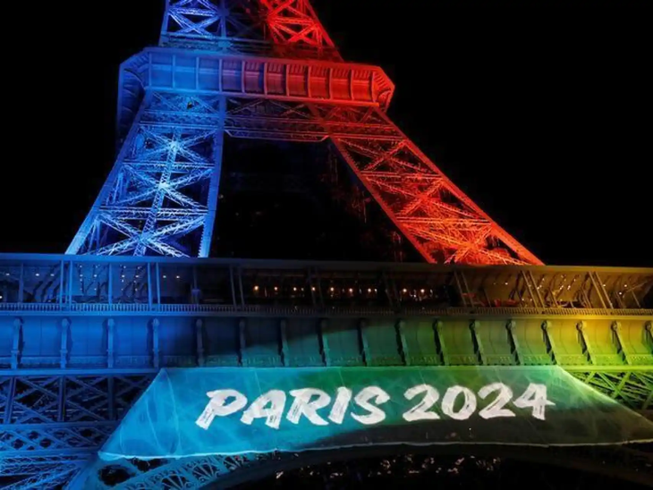 The five Olympic rings will occupy a prominent place on the Eiffel Tower during the Olympic Games, between July 26 and August 11. The five Olympic rings will occupy a prominent place on the Eiffel Tower during the Olympic Games, between July 26 and August 11.