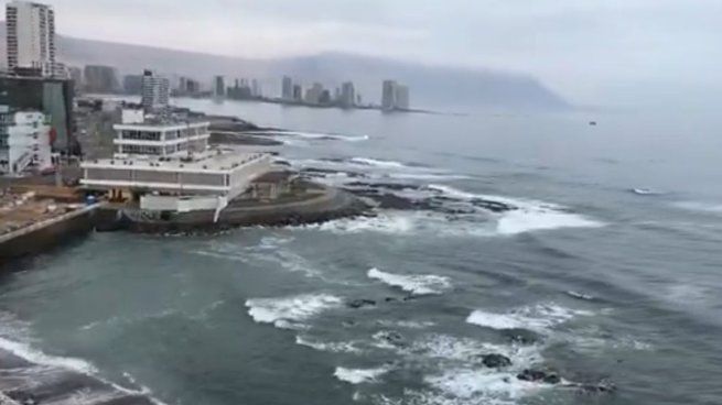 Continúa la alerta por tsunami en Chile.