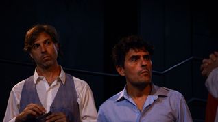 La obra cuenta con las actuaciones de Marito Falcón, Ligüen Pires, Ariel Guazzone, Roberto Cuñarro, Adriana Echegaray, Roberto Monzo, Lali Rojas y Liliana Simsi.