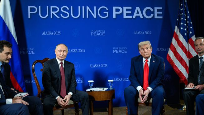 Vladimir Putin y Donald Trump estuvieron reunidos por más de tres horas y lograron algunos avances, según manifestaron a la prensa.