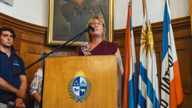 La ministra del MSP firmó el decreto junto al presidente Yamandú Orsi.&nbsp;