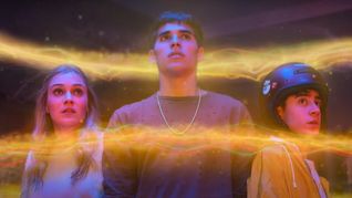 La serie Entrelazados está protagonizada por Carolina Domenech, Kevsho y El Purre Giménez.