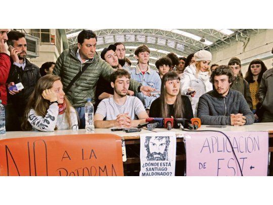 Conferencia. Representantes de centros de estudiantes hablaron con la prensa en el colegio Nicolás Avellaneda.