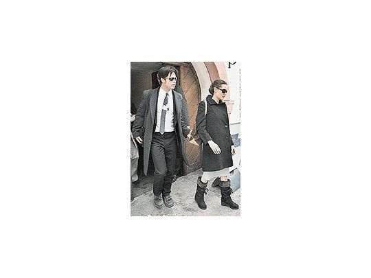 La presencia de la actríz Angelina Jolie, embajadora de la Buena Voluntad del ACNUR, acompañada por su pareja, Brad Pitt, aporta un toque diferente a las reuniones del Foro Económico de Davos.