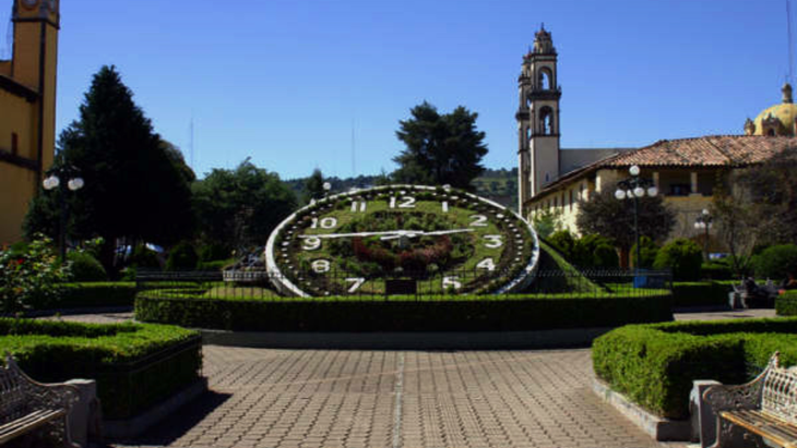 El pueblito mágico cercano a CDMX que enamora con su impactante cascada El pueblito mágico cercano a CDMX que enamora con su impactante cascada