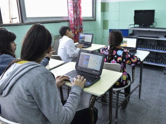 En un pa&iacute;s democr&aacute;tico y con perspectiva de futuro el acceso a las tecnolog&iacute;as no puede depender s&oacute;lo de la capacidad adquisitiva de la poblaci&oacute;n.