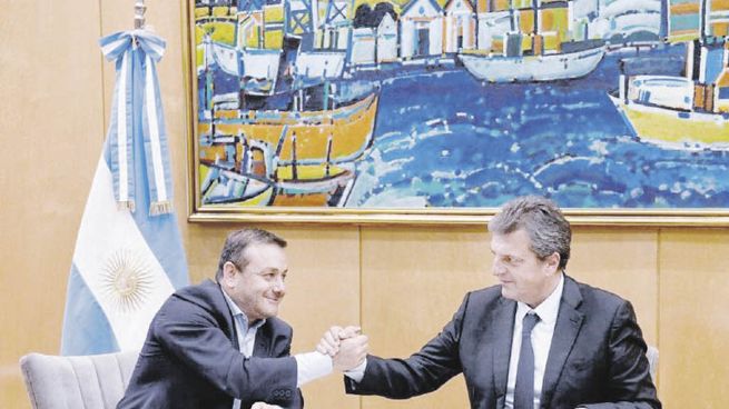 Contacto. El gobernador se reunió con Sergio Massa al cierre del día. Por la mañana, fue recibido por el jefe de Gabinete, Juan Manzur.