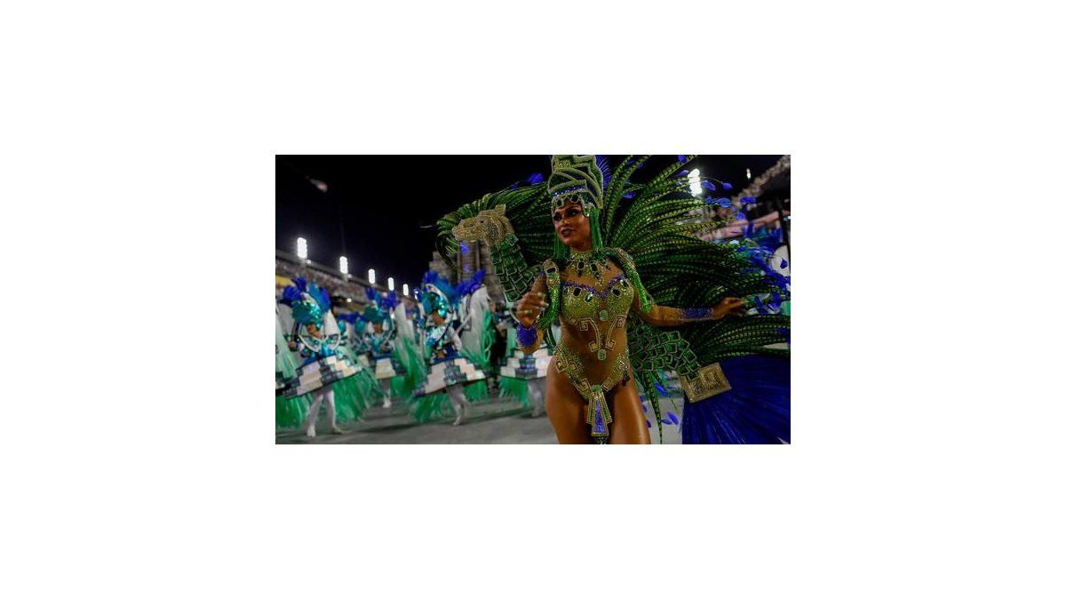the parades began in the Sambadrome of Rio