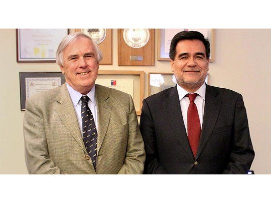 Horacio Castagnola, director general de la DGI mientras que el anfitrión fue Fernando Barraza, director del Servicio de Impuestos Internos (SII) de Chile.