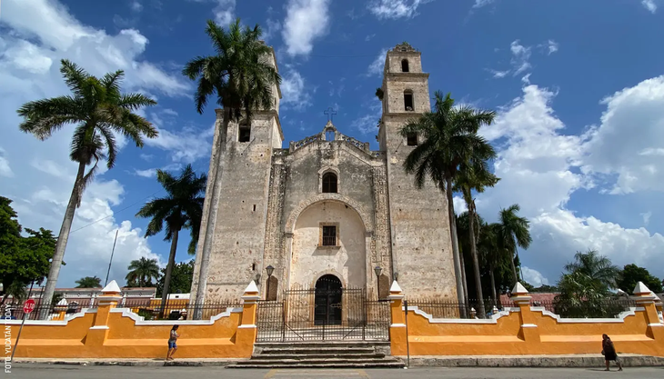 Espita destaca por su imponente Iglesia de San José y una traza urbana que parece detenida en el siglo XVII. Espita destaca por su imponente Iglesia de San José y una traza urbana que parece detenida en el siglo XVII.