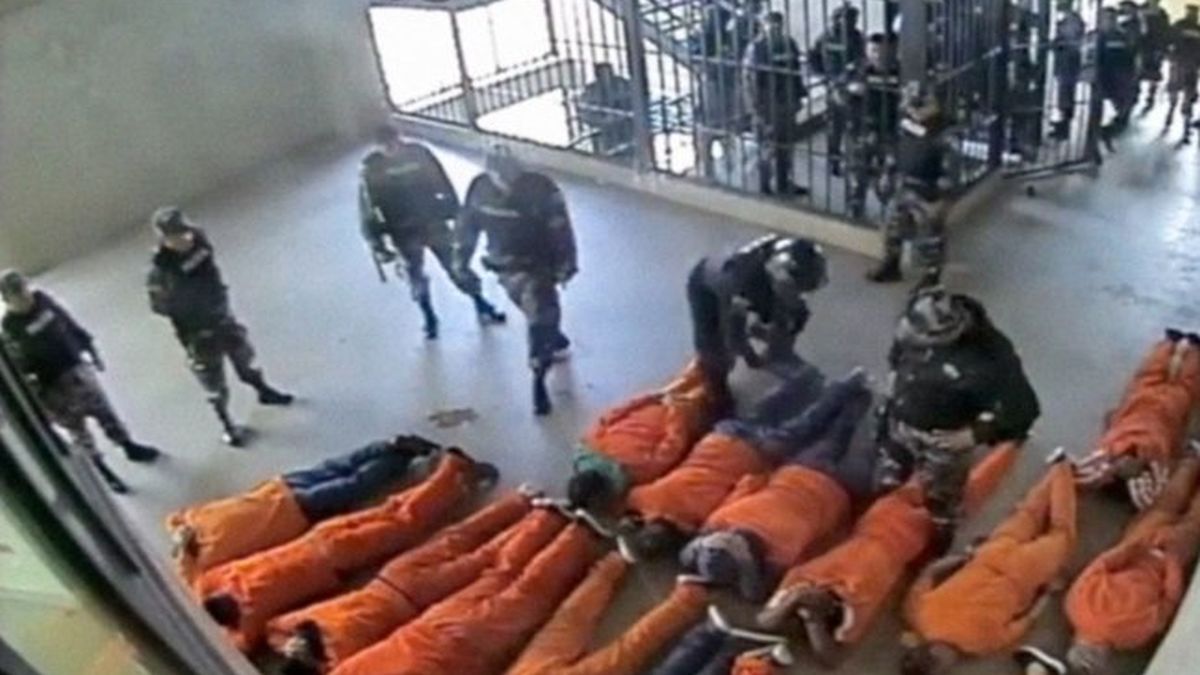 The Government of Ecuador mobilized 800 soldiers to contain a riot that left 12 dead